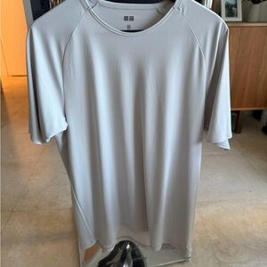 Uniqlo Men's Dry- ex light Light Gray Short Sleeve Tee